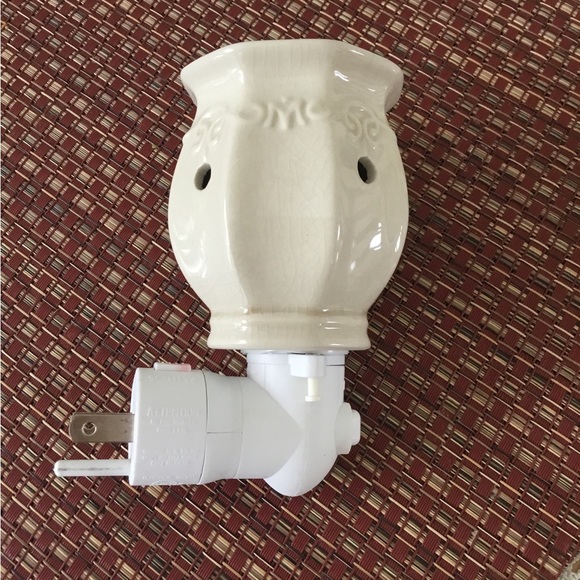 Scentsy burner - Picture 2 of 3